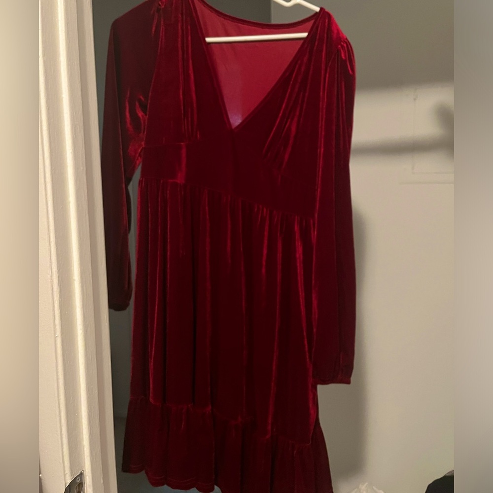 Halra dress that has never been worn . The dress is soft and breezy .